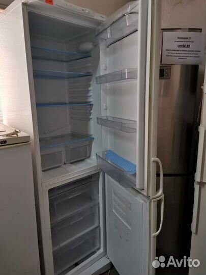 Как новый 195 см.Белоснежный Indesit