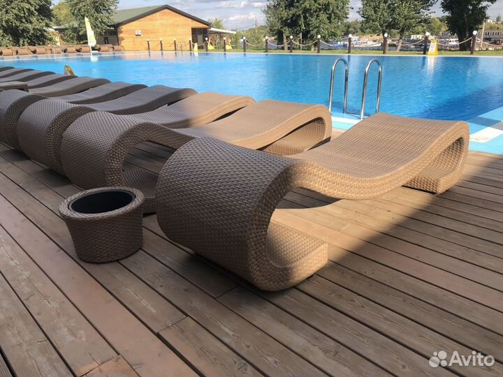 Плетеная мебель. Шезлонги лежаки кресла