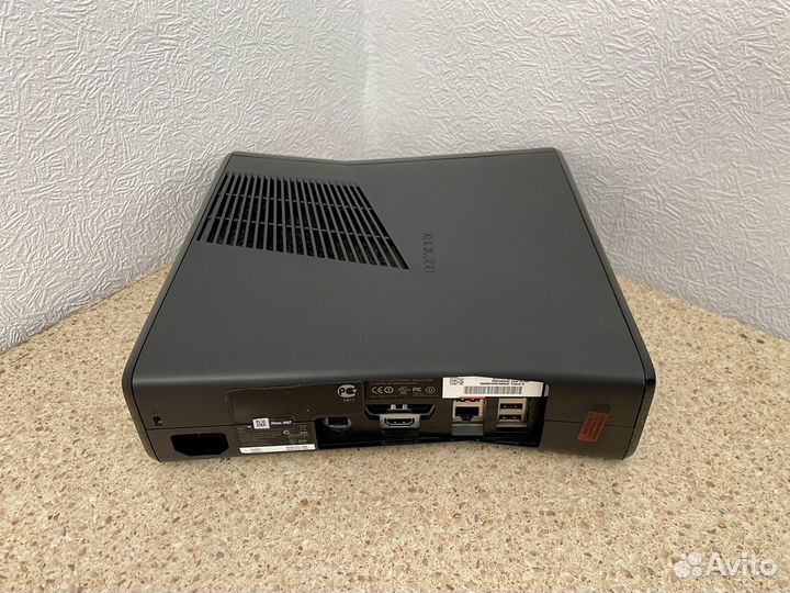 Прошитый Xbox 360 Slim (игры, 2 геймпада, кинект)
