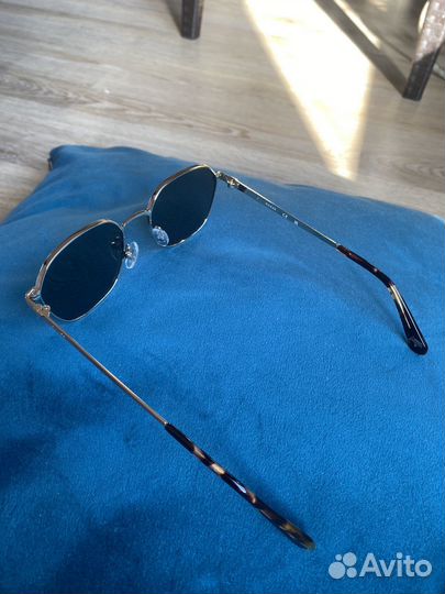 Солнцезащитные очки guess