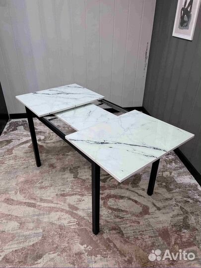 Стол из стекла