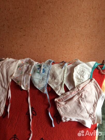 Курточка для девочки. Чепчики