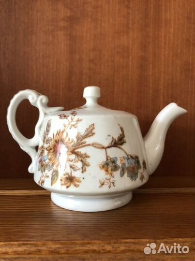 Антикварный чайник