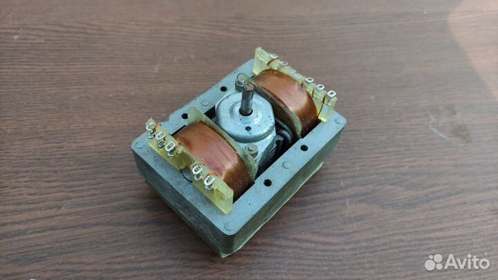 Двигатель-трансформатор ад-Т-1,6/10-2У4