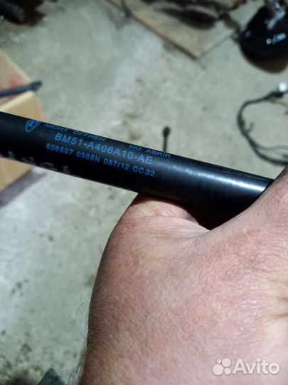 Ford focus 3 упоры крышки багажника