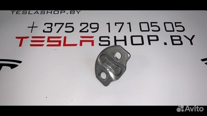 Петля замка двери Tesla Model 3 2019 1107262-00-C