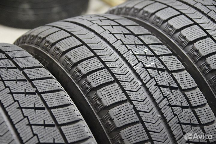 Bridgestone Blizzak VRX 215/55 R17 94S