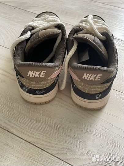 Кроссовки Dunk SB Low 