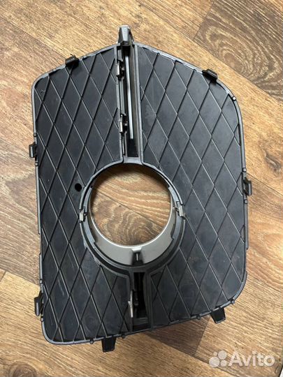 Накладка противотуманной фары левая передняя 51 11