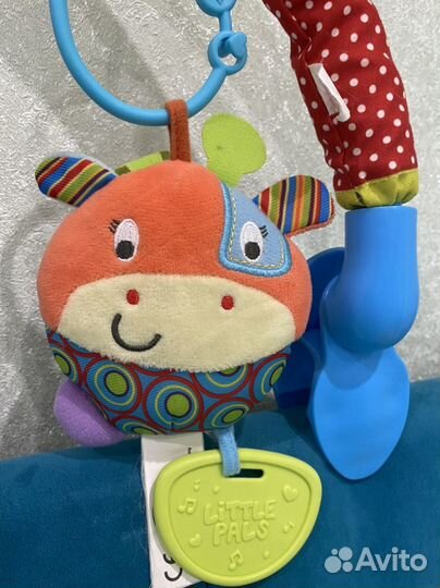 Дуга с игрушками