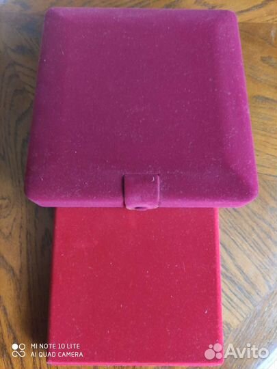 Футляры для украшения