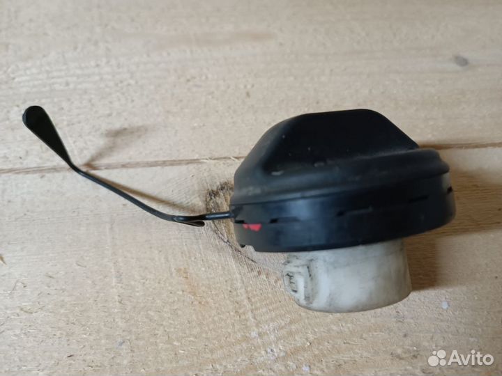 Крышка топливного бака на Toyota Prado