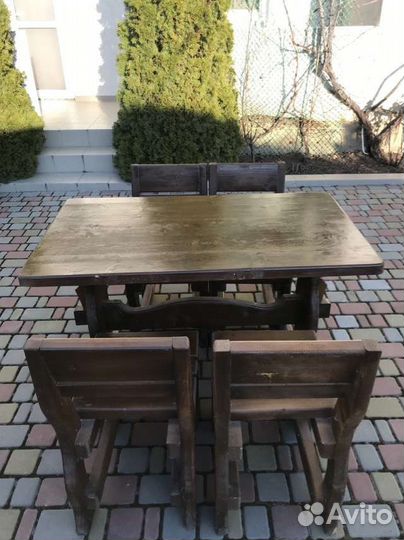 Стол со стульями