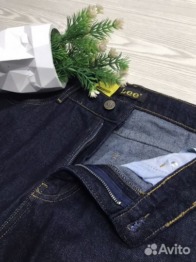 Джинсы Lee
