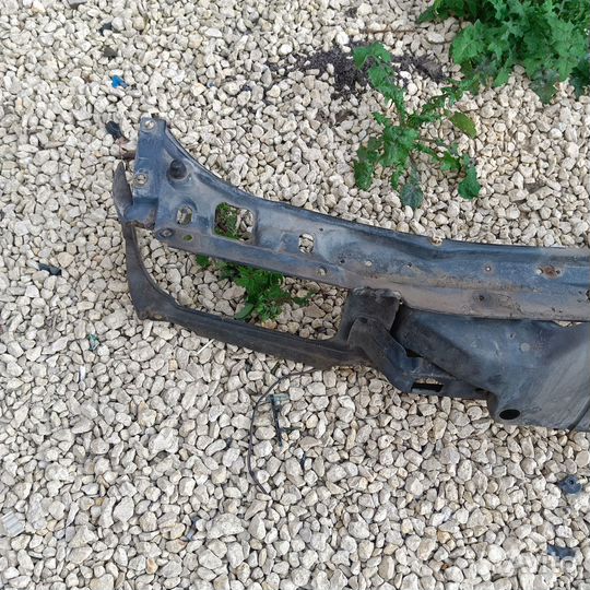 Рамка радиатора. Телевизор Volkswagen Passat B3