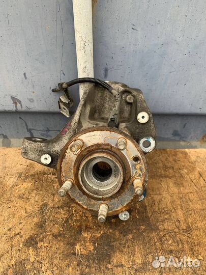 Кулак поворотный правый Volvo V40 2012 бензин 1.6