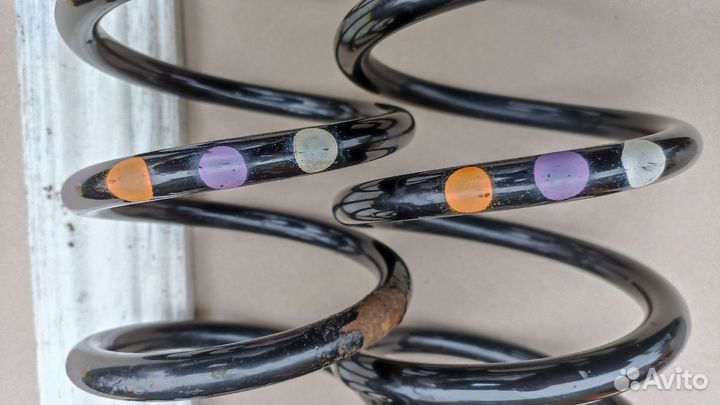 Пружины задние с Volkswagen Passat B7 универсал