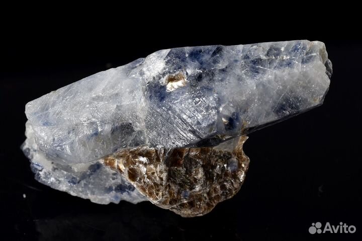 Красивый кристалл Зональный корунд. Лот №1179