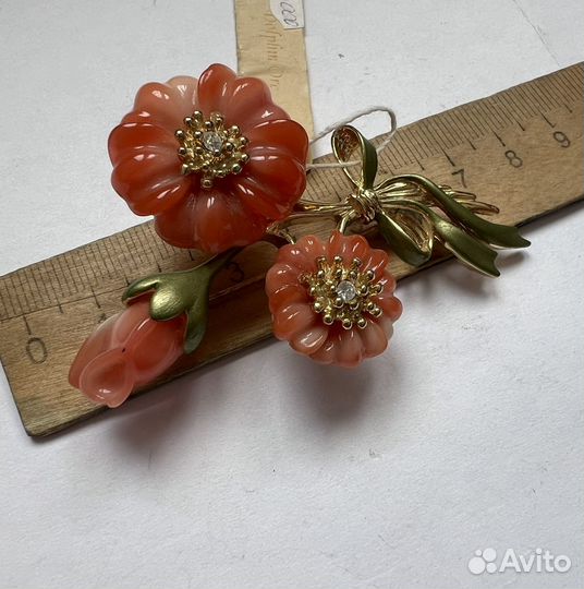 Красивая брошь абсолютно новая бижутерия