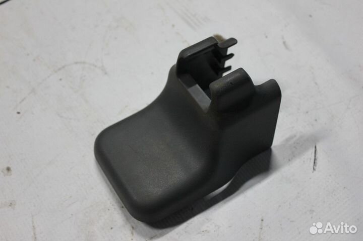 Заглушка водительского сиденья Toyota Land Cruiser