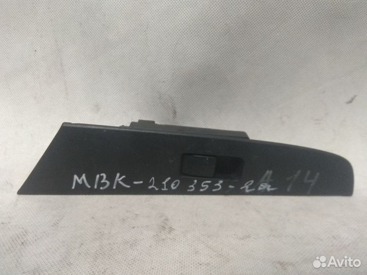 Кнопка стеклоподъемника Mazda 3 (BK) (2003-2009)