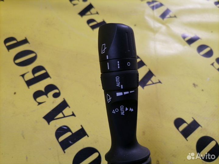 Переключатель поворотов подрулевой Toyota Rav4 40