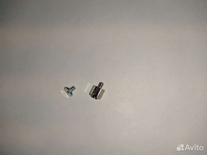 Винт для крепления M.2 SSD диска со стойкой