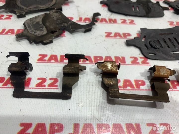 Зажим тормозных колодок передний Toyota Harrier