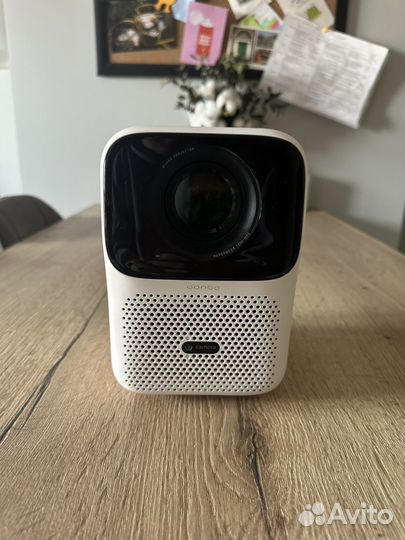 Компоект: проектор, кронштейн, экран