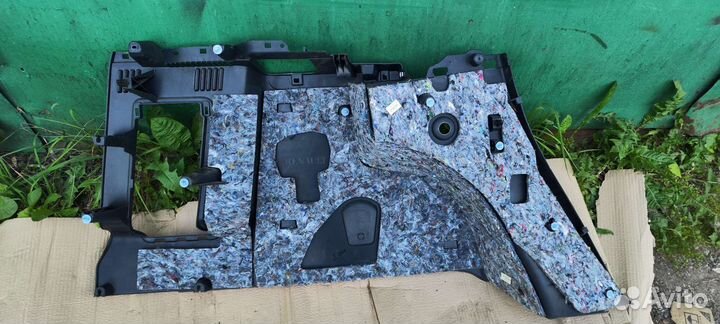 Обшивка багажника правая Renault Duster