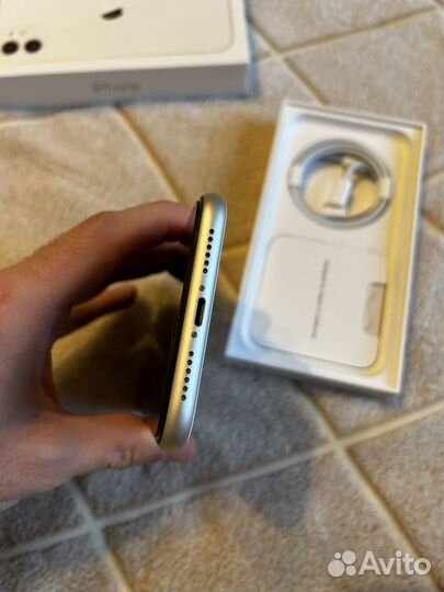 iPhone 11, 64 ГБ