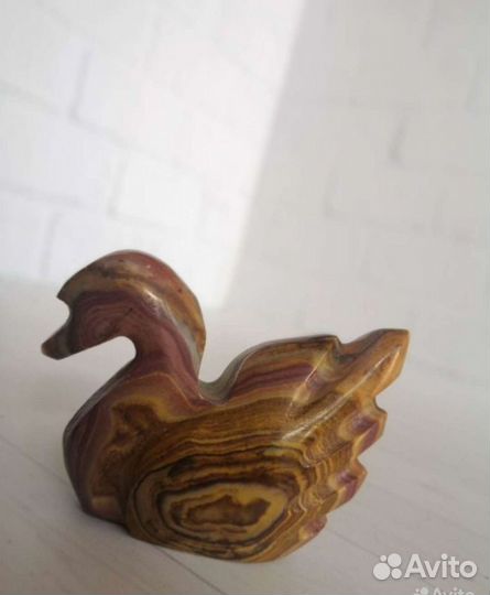 Лебедь из оникса сувенир