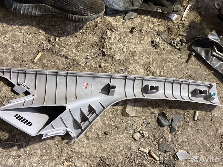 Обшивка передней левой стойки Хундай Старекс