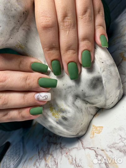 Маникюр и педикюр