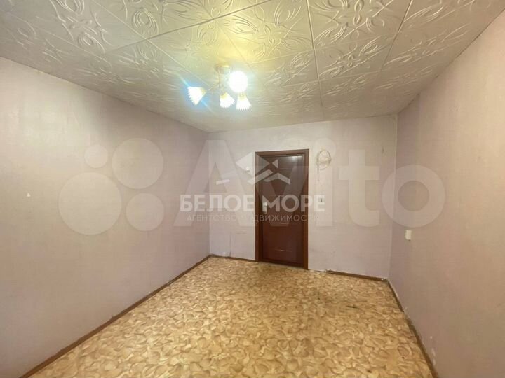 Комната 13 м² в 5-к., 3/5 эт.