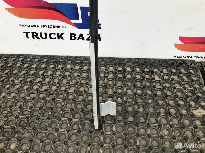 1885464 Направляющая левой двери