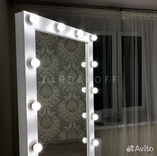 Гримерное зеркало с подсветкой