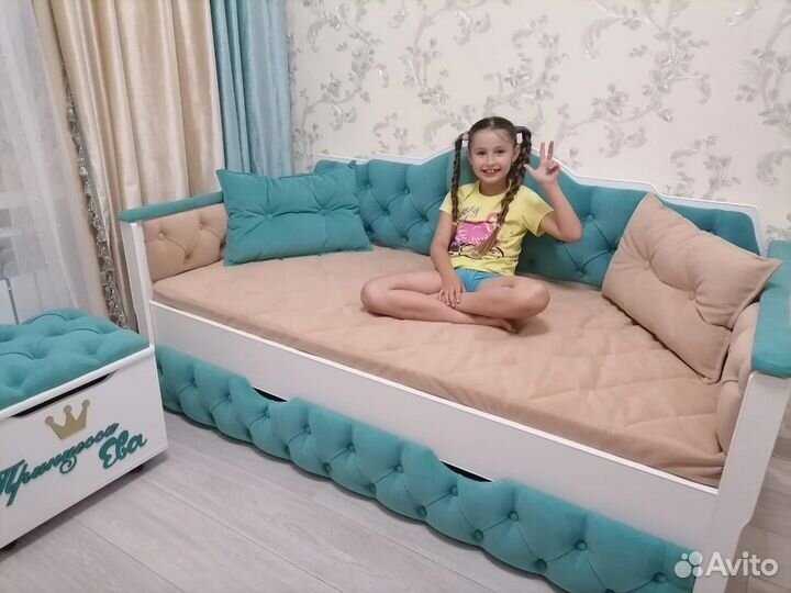 Детская кровать диван с каретной стяжкой