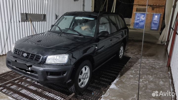 Toyota RAV4 2.0 AT, 1998, 300 000 км