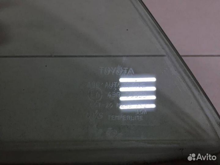 Стекло двери задней правой форточка Toyota Corolla