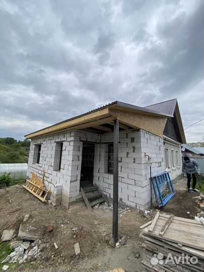 Бригада строителей