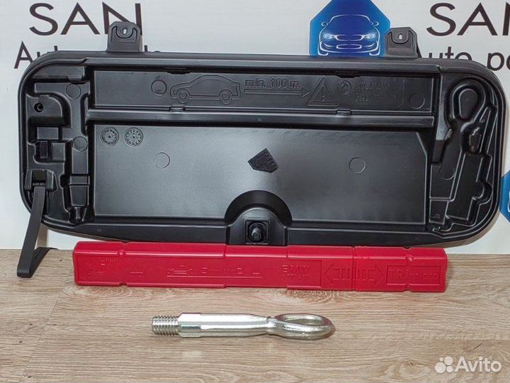 Ящик для инструментов Bmw 5 F10 N63B44 2011