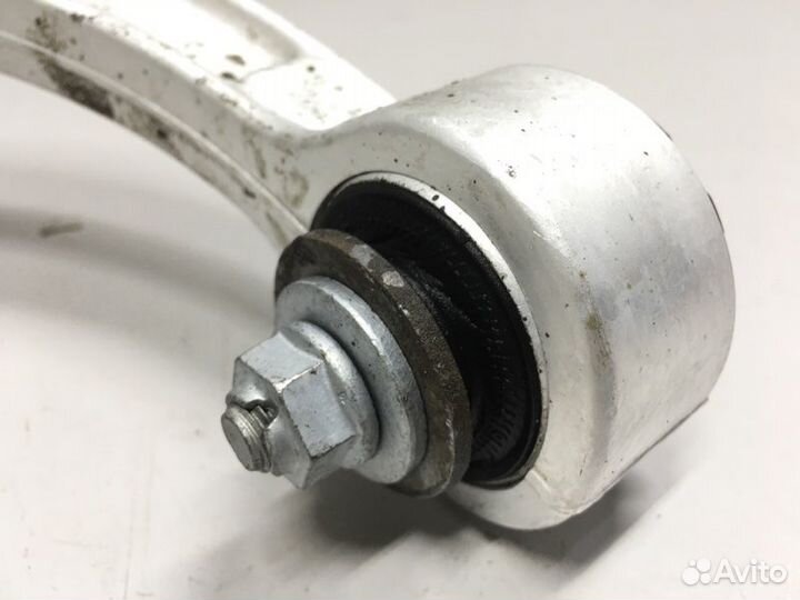 Рычаг подвески верхний передний правый