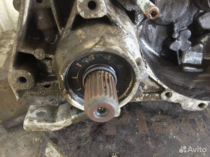 МКПП (механическая коробка переключения передач) R