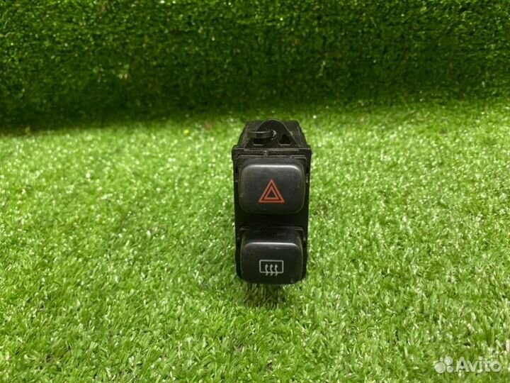 Кнопка аварийной сигнализации Toyota Corolla E100