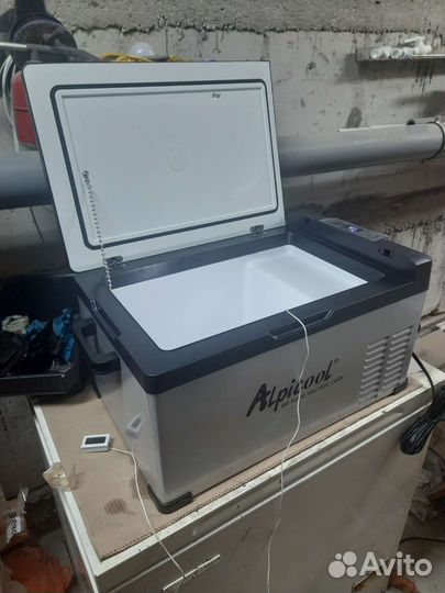 Автомобильный холодильник морозильник 12/24 в