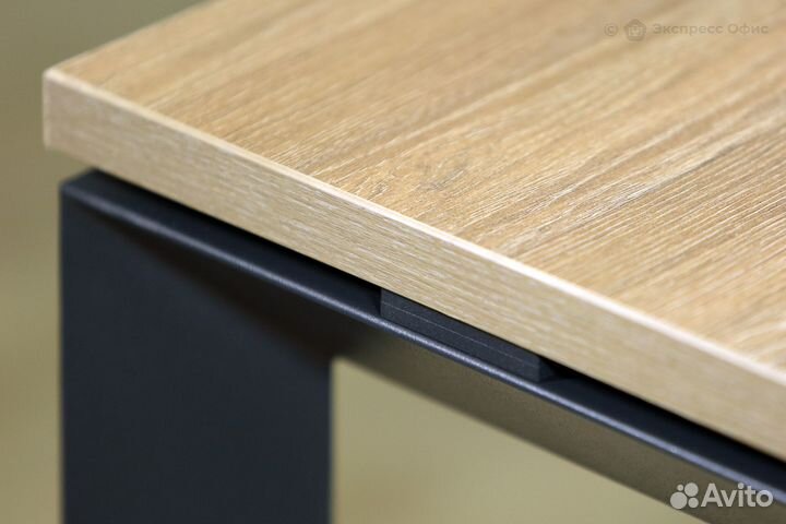 Стол письменный на П-образном м/к к опорным элементам Onix O.MP-SPR-3.7