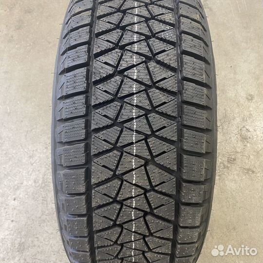 Bridgestone Blizzak DM-V2 275/50 R20 113R