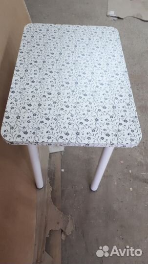 Стол кухонный