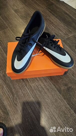Футзалки Nike Bravata II